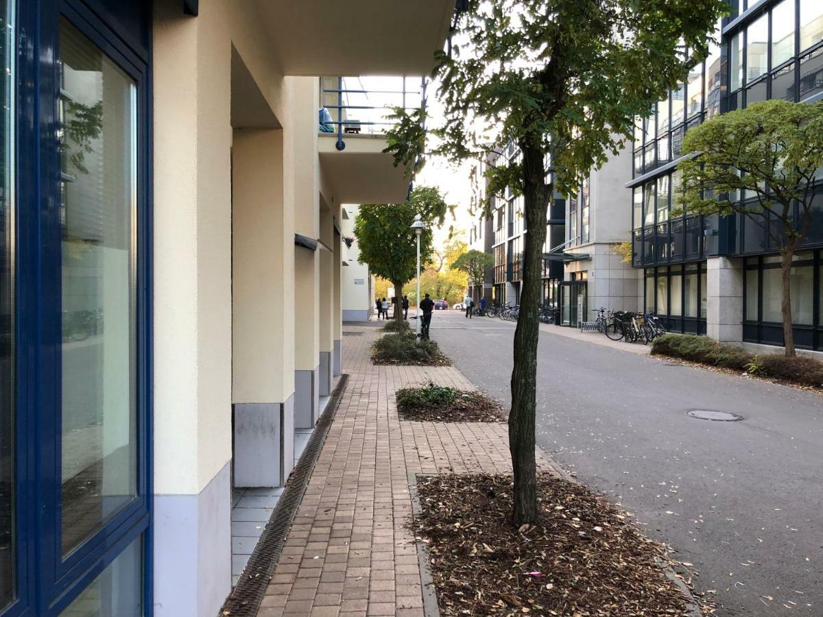 Sonnige Wohnung Im Zentrum Mit Terrasse U Tiefgarage - Netflix & Prime Leipzig Exterior photo